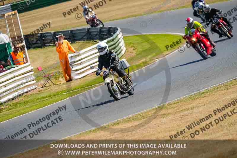 Vintage motorcycle club;eventdigitalimages;mallory park;mallory park trackday photographs;no limits trackdays;peter wileman photography;trackday digital images;trackday photos;vmcc festival 1000 bikes photographs